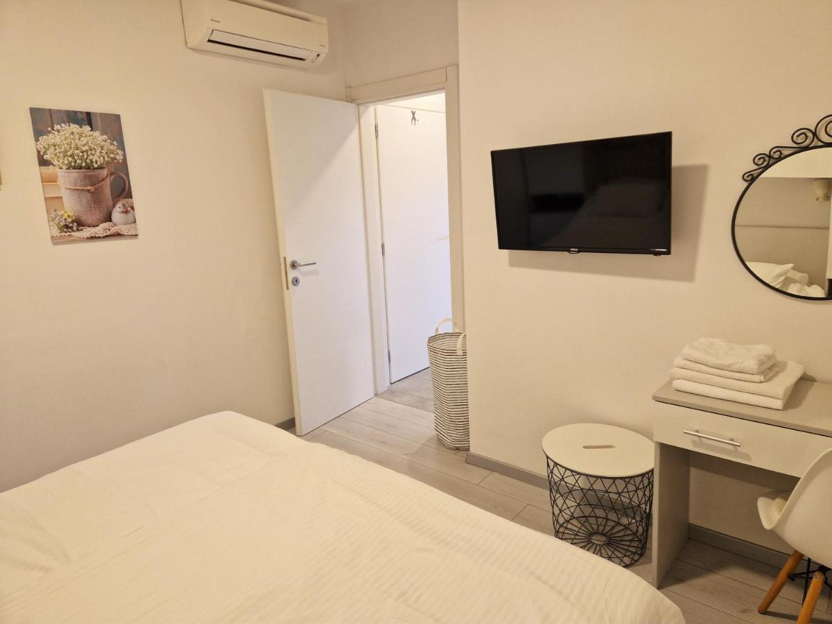 Apartments Nina Rab Town Exterior photo